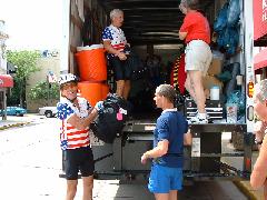 unloading luggage truck