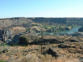 Twin Falls waterfall / Snake River Valley