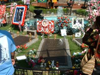 Elvis gravesite